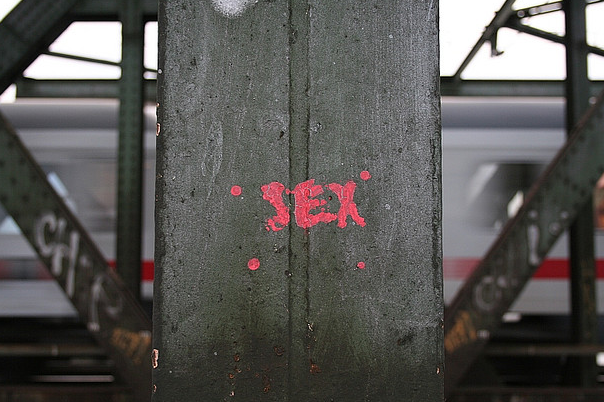 Advice Column: Threesome friend with benefits